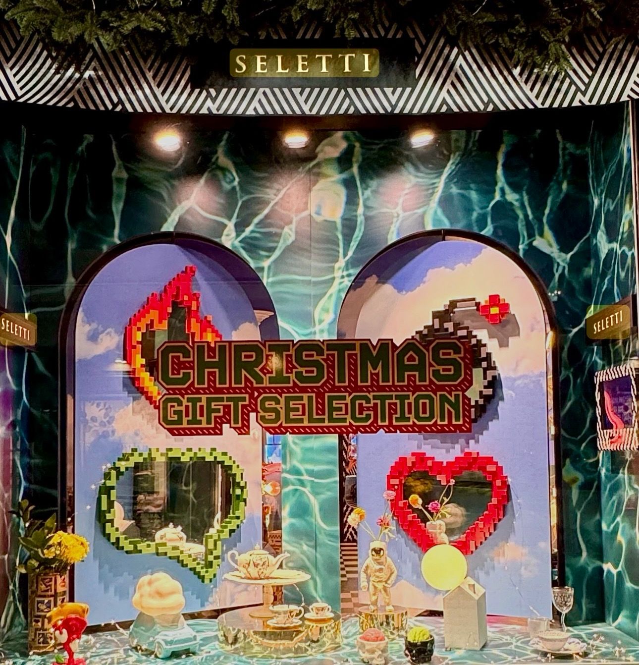 Pixel Mirror Christmas designed by Roberto Bruno for Seletti